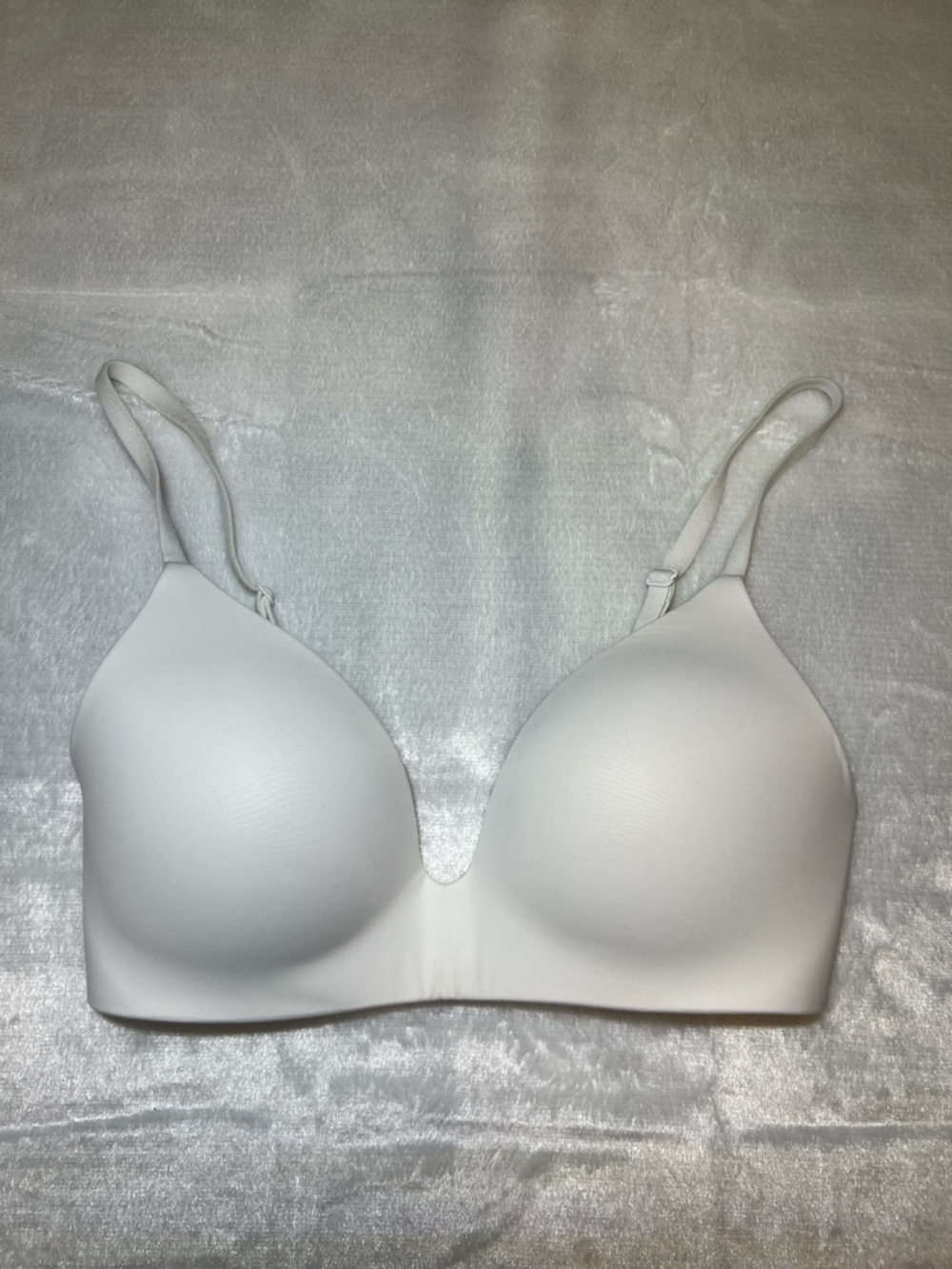 Victoria’s Secret bra T Shirt Lightly Lined No wire 32D
